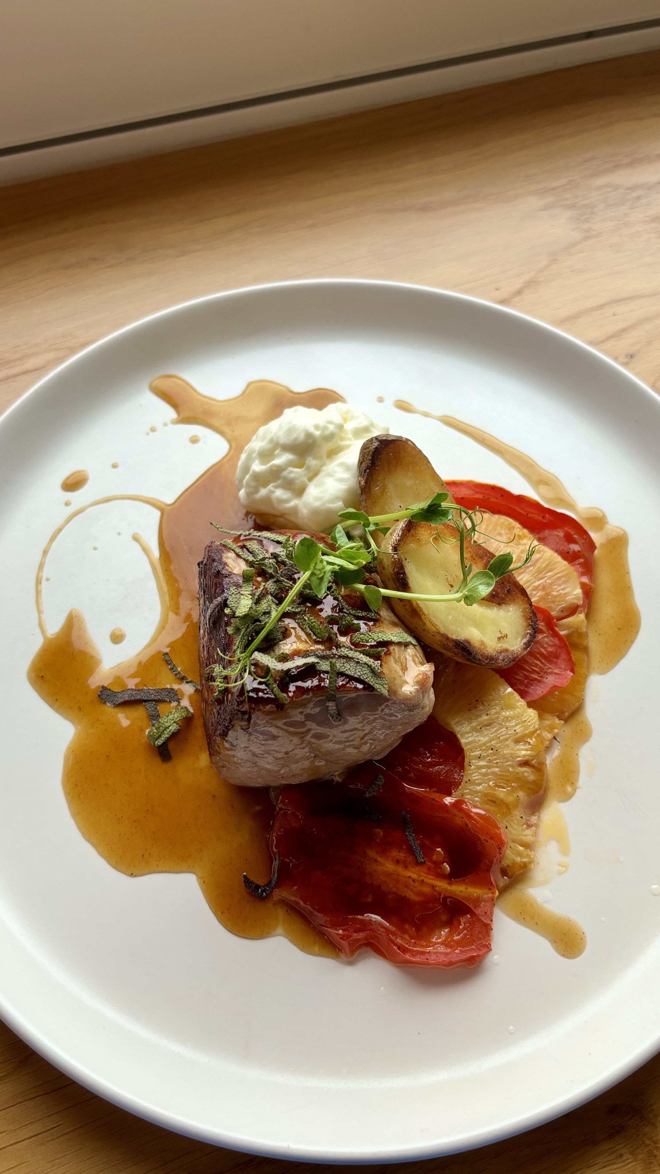 Plat juillet Quasi de veau, tomates rôties et mousse de pommes de terre