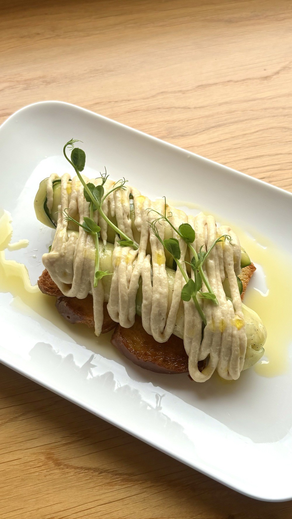 Entrée juillet Ballottine de courgettes farcies, tzatzíki et crème de courgette au soja 